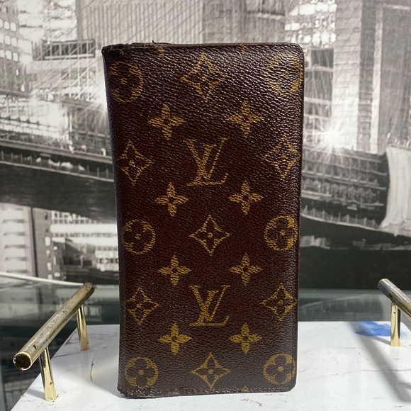 Louis Vuitton Handbags - Authentic Louis Vuitton Monogram Brazza unisex Wallet